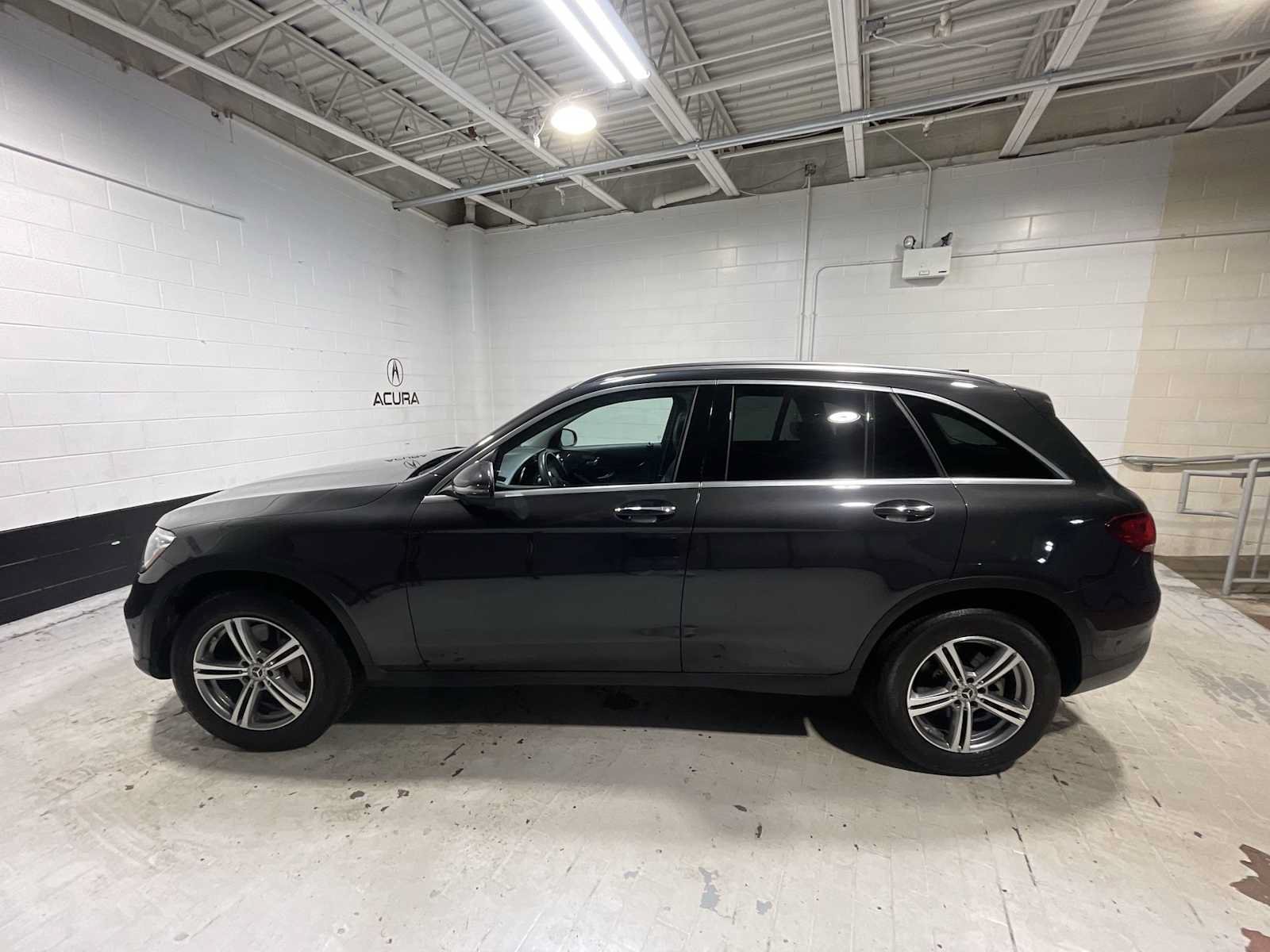 Used 2021 Mercedes-Benz GLC 300 4MATIC image 3