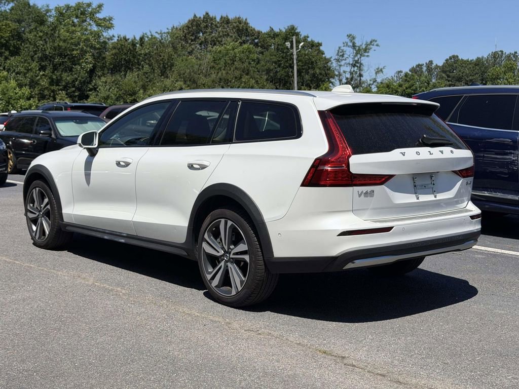 Used 2024 Volvo V60 B5 Cross Country Plus w/ Protection Package Premier AWD/4WD image 3
