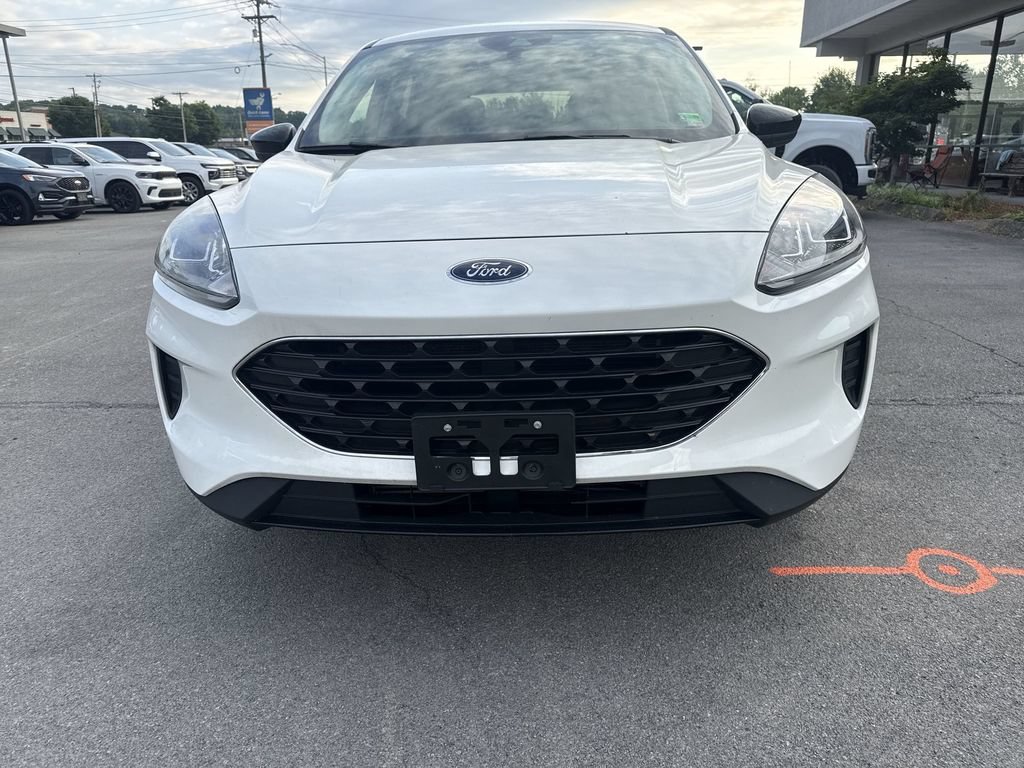 Used 2022 Ford Escape SE w/ SE Sport Appearance Package AWD/4WD image 2
