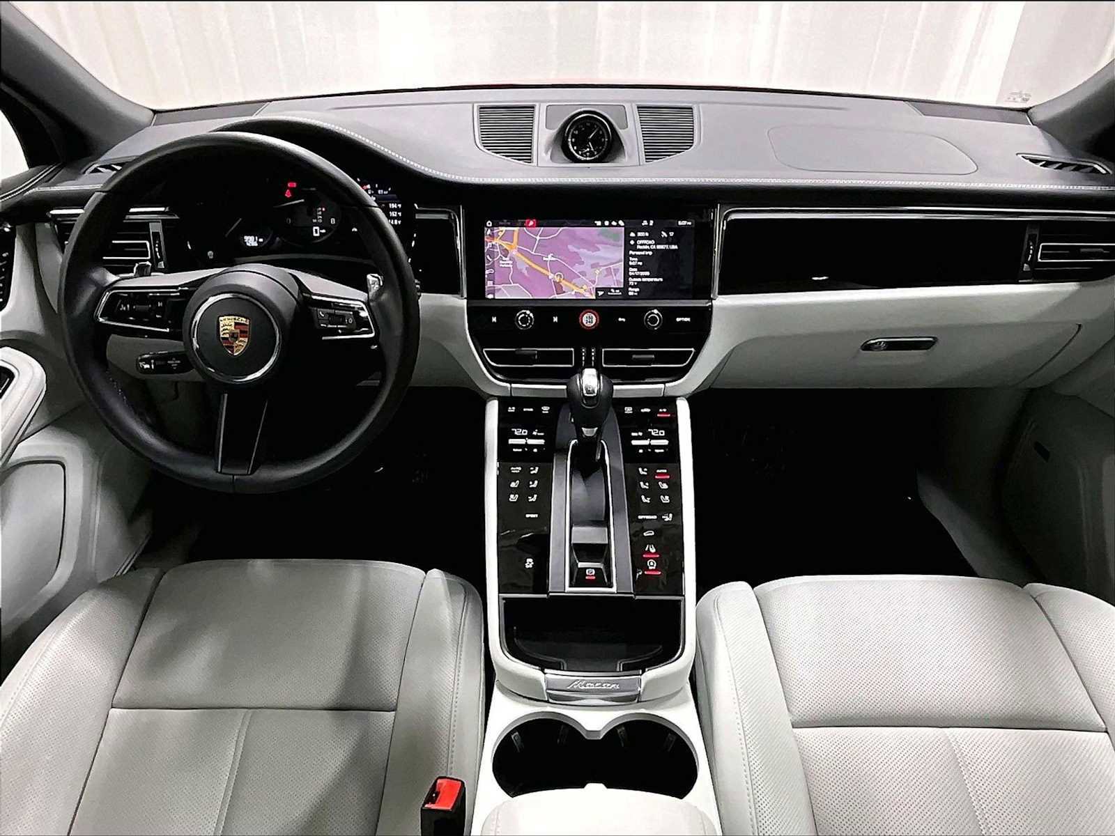 Used 2025 Porsche Macan image 16
