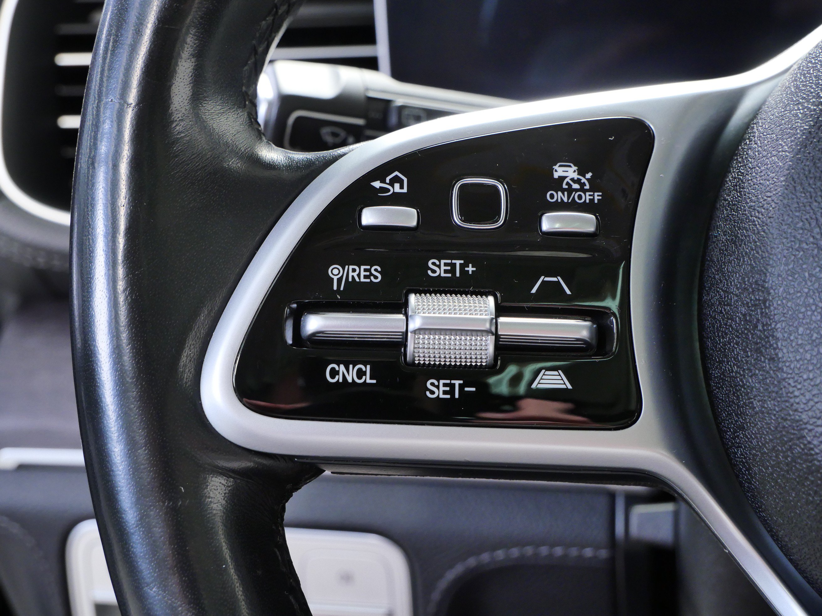 Used 2020 Mercedes-Benz GLE 450 4MATIC image 24