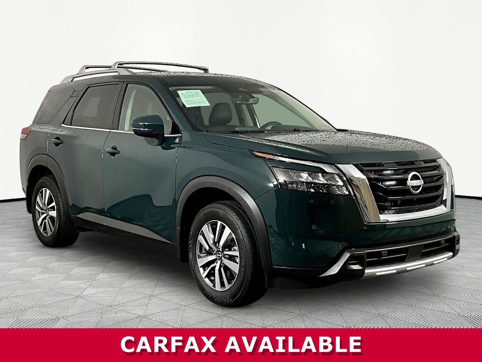 Certified 2025 Nissan Pathfinder SL FWD image 3