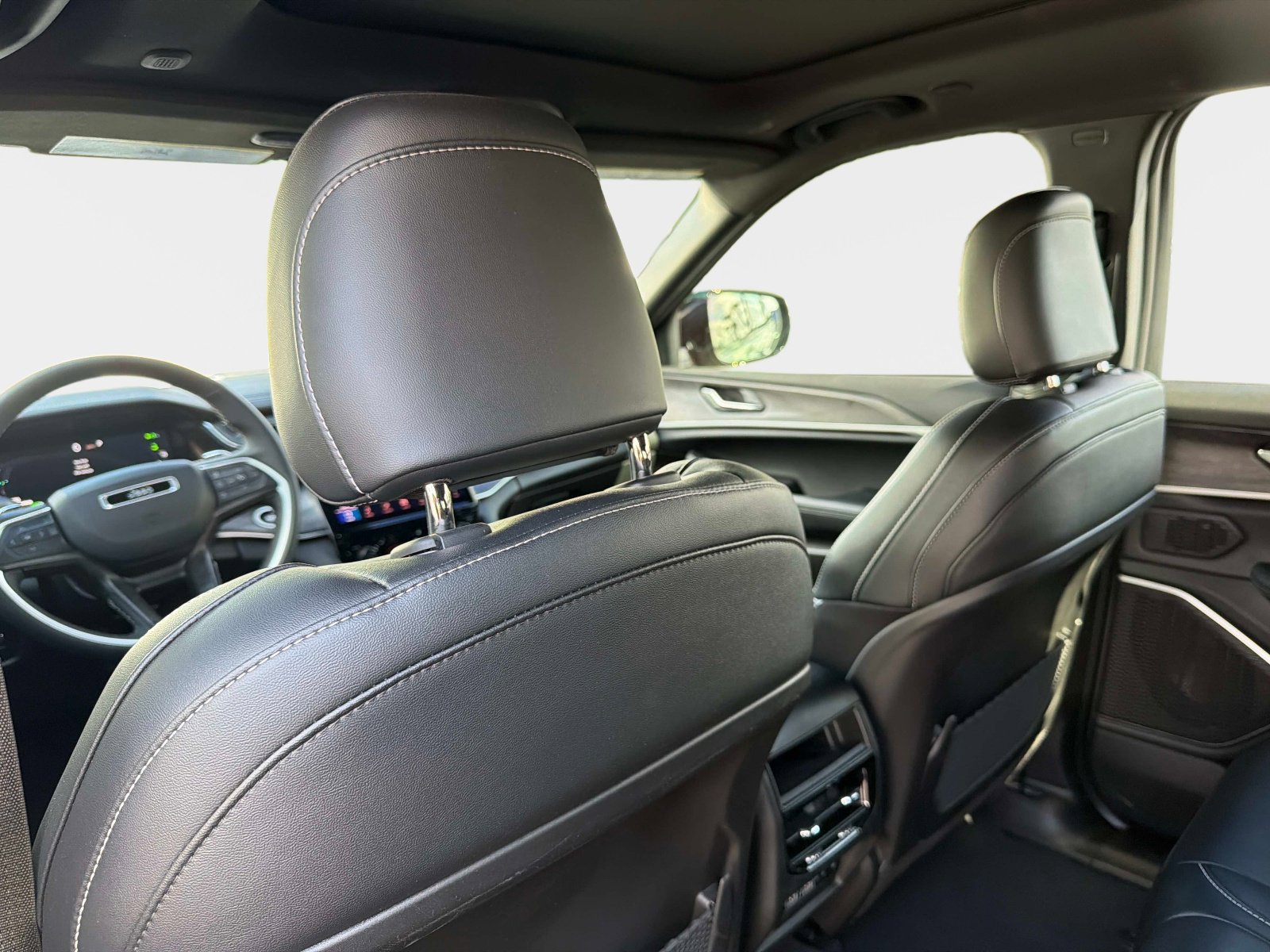 Used 2025 Jeep Grand Cherokee Limited 4xe image 33