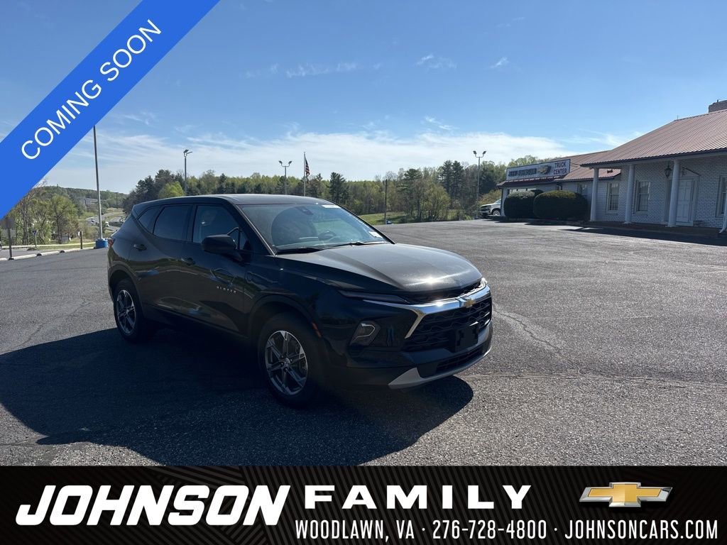 Used 2025 Chevrolet Blazer LT AWD/4WD image 1