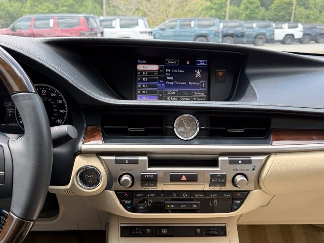 Used 2015 Lexus ES 350 w/ Luxury Package FWD image 18