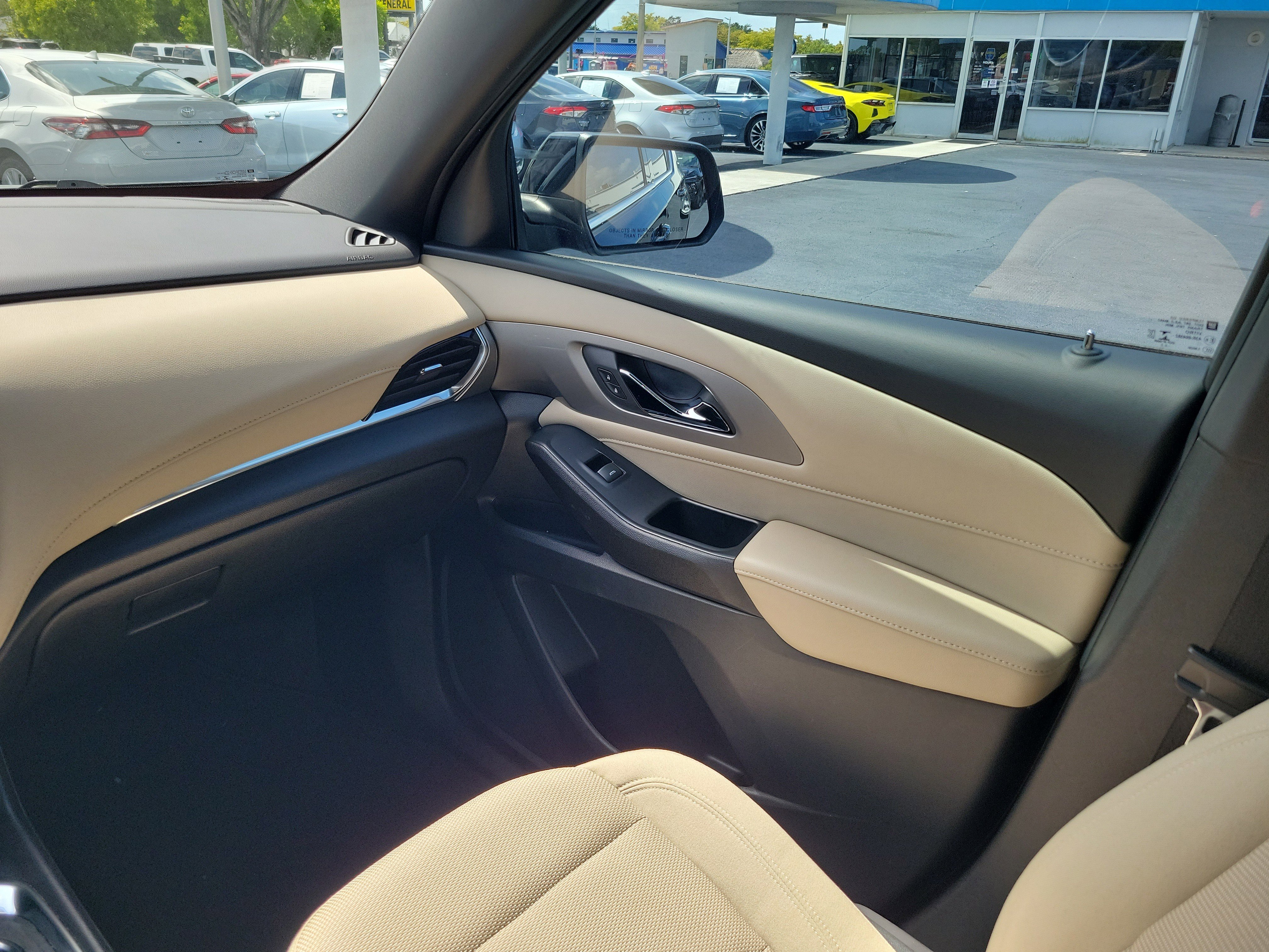 Used 2022 Chevrolet Traverse LS FWD image 10