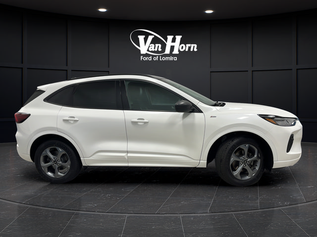 Used 2024 Ford Escape ST-Line w/ Tech Pack #1 AWD/4WD image 8