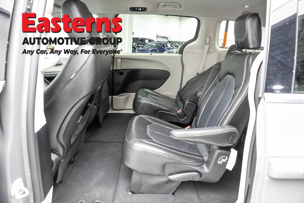 Used 2023 Chrysler Pacifica Touring-L FWD image 22