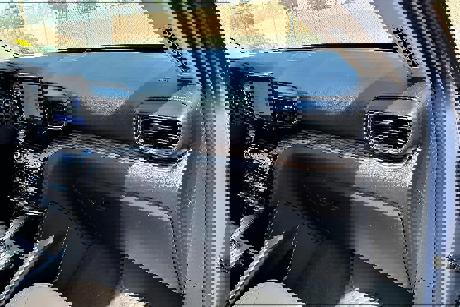 Used 2021 Ford Explorer Limited image 16