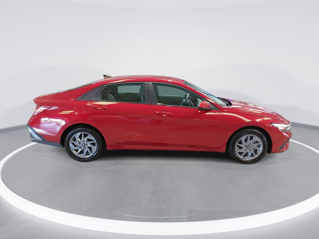 Certified 2025 Hyundai Elantra Blue image 4