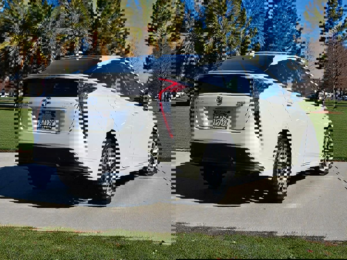 Used 2017 Toyota Prius Four Touring w/ Carpet Mat Package image 7