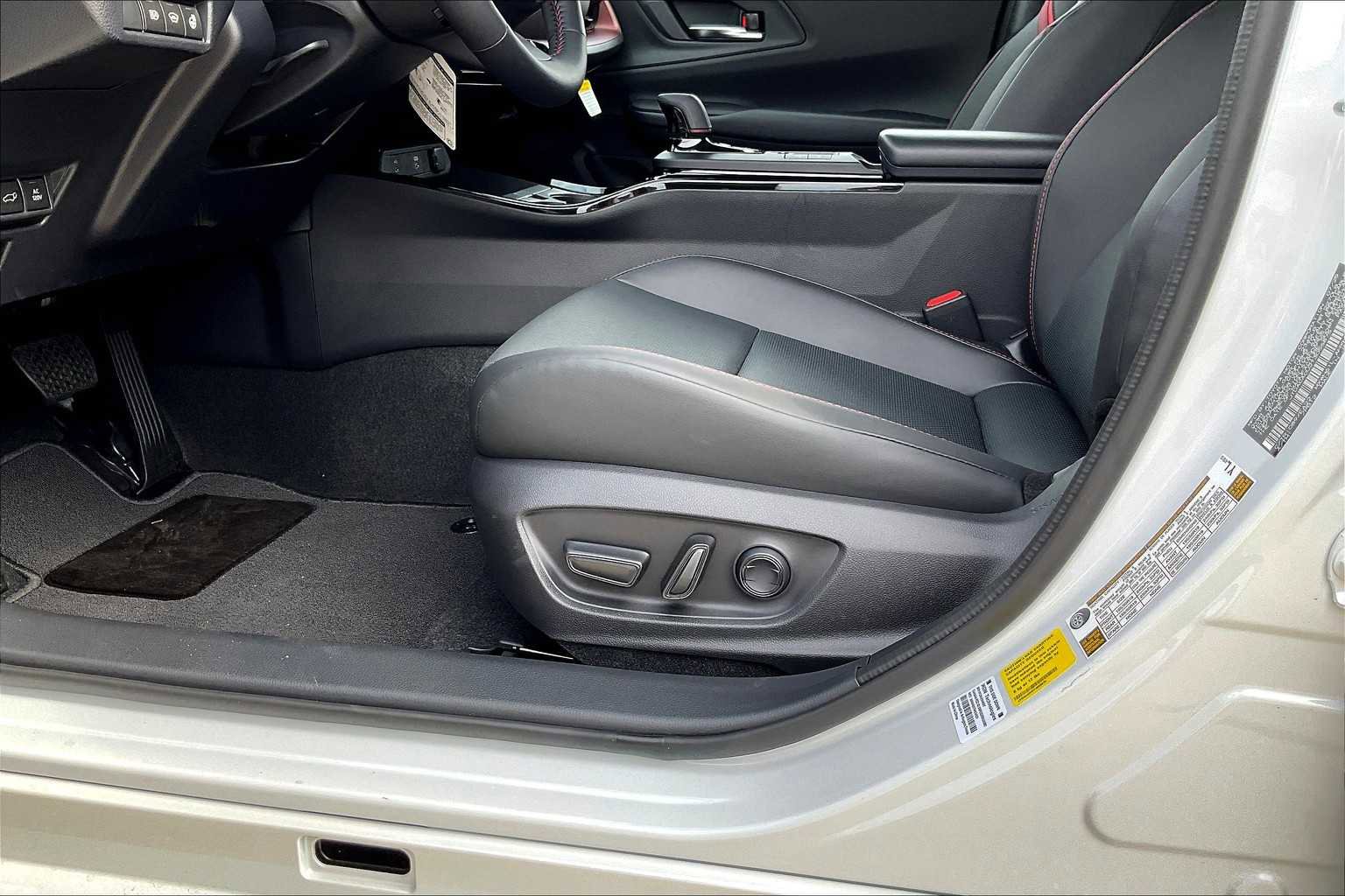 New 2026 Toyota Prius Plug-In Hybrid FWD image 15