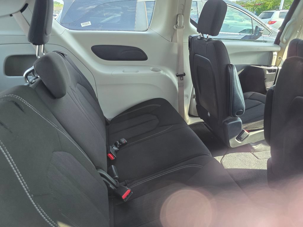 Used 2023 Chrysler Voyager LX FWD image 12