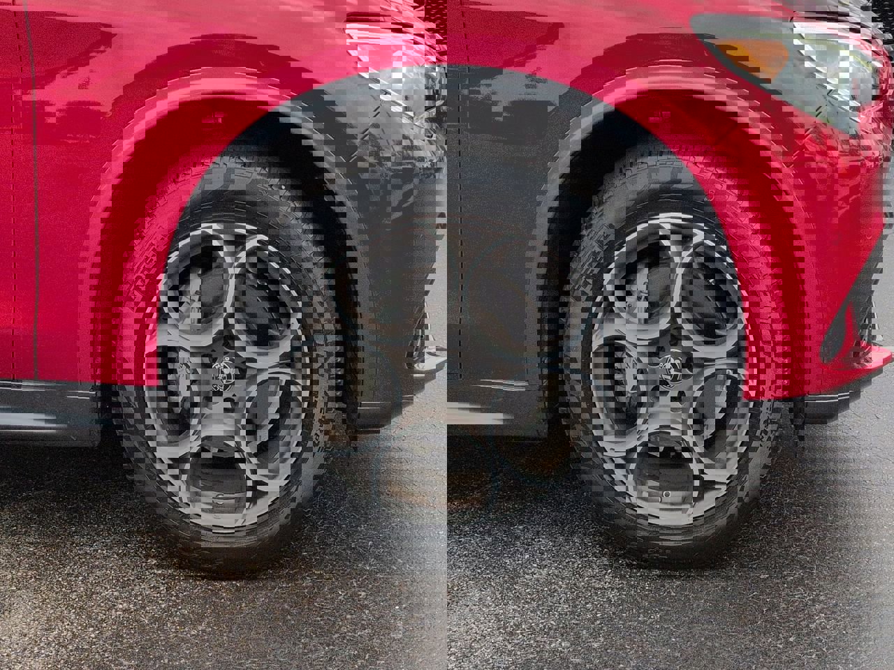 Used 2023 Alfa Romeo Stelvio Ti image 11