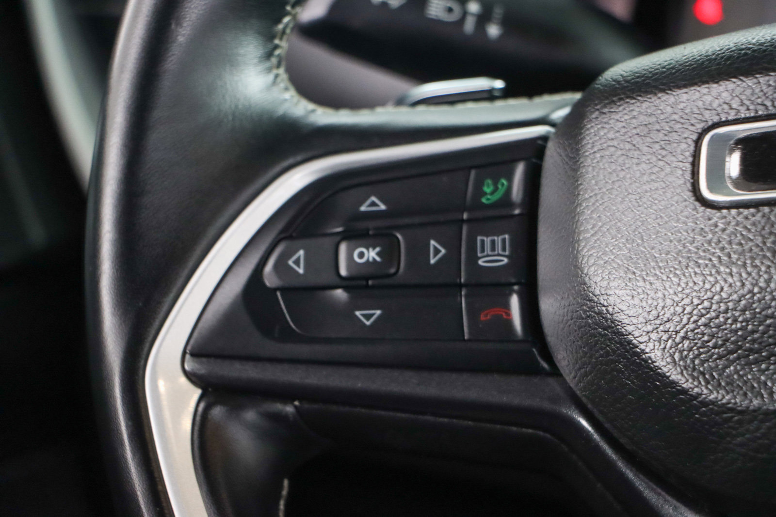 Used 2022 Jeep Grand Cherokee L Laredo image 13