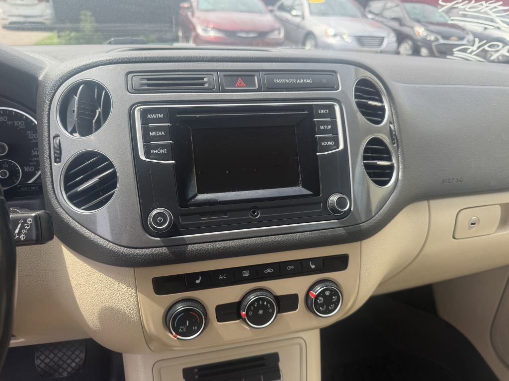 Used 2016 Volkswagen Tiguan S image 10