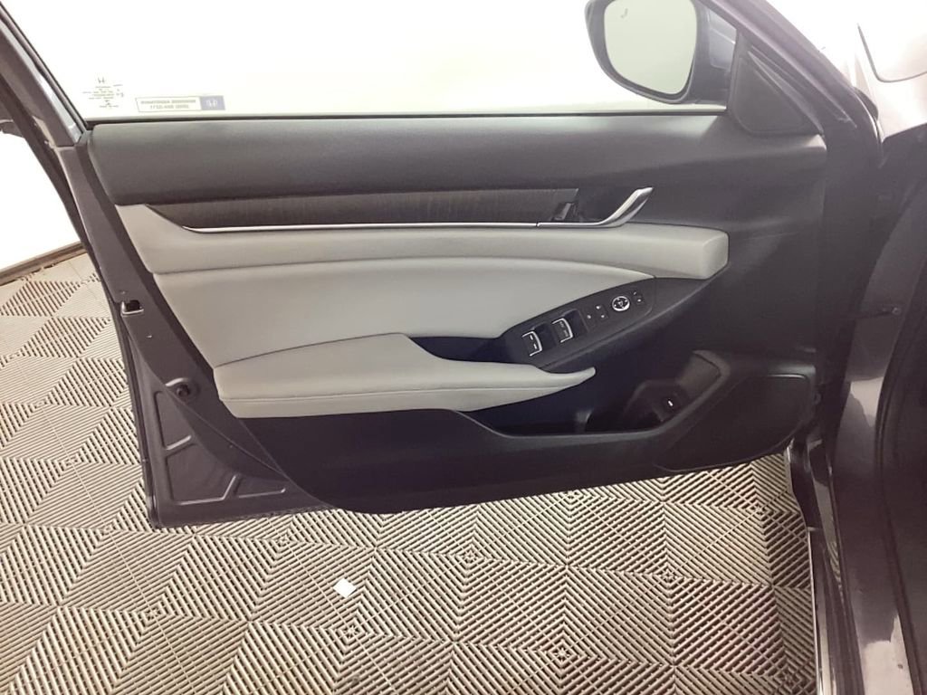 Used 2018 Honda Accord EX image 16