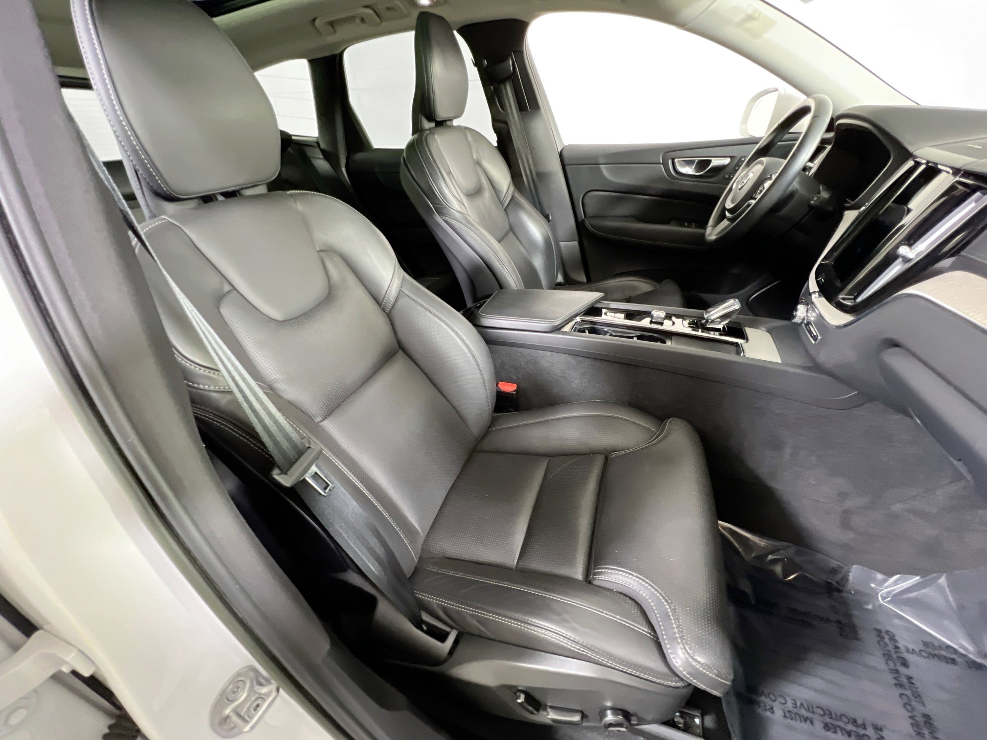 Used 2022 Volvo XC60 B5 Inscription w/ Protection Package Premier image 28