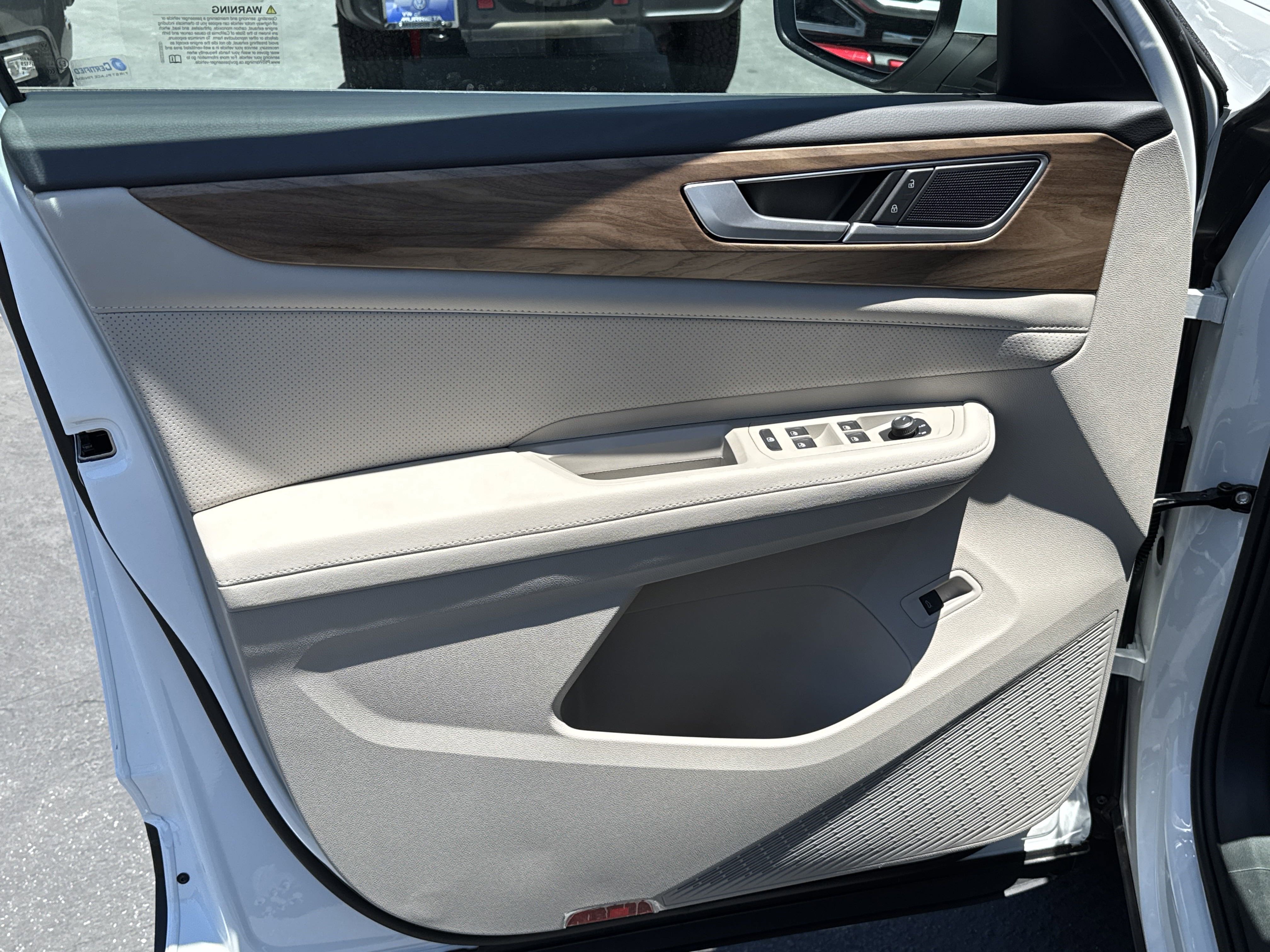 Used 2025 Volkswagen Atlas SE image 13