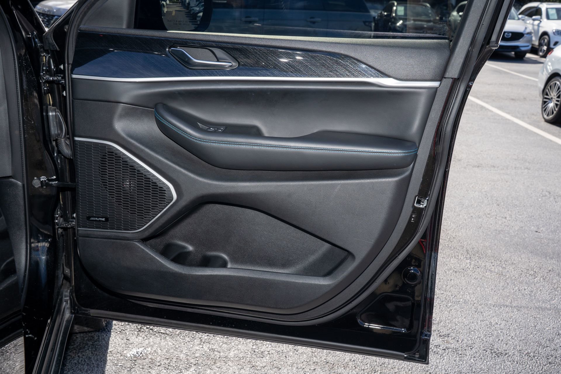 Used 2023 Jeep Grand Cherokee Trailhawk w/ Luxury Tech Group III image 13