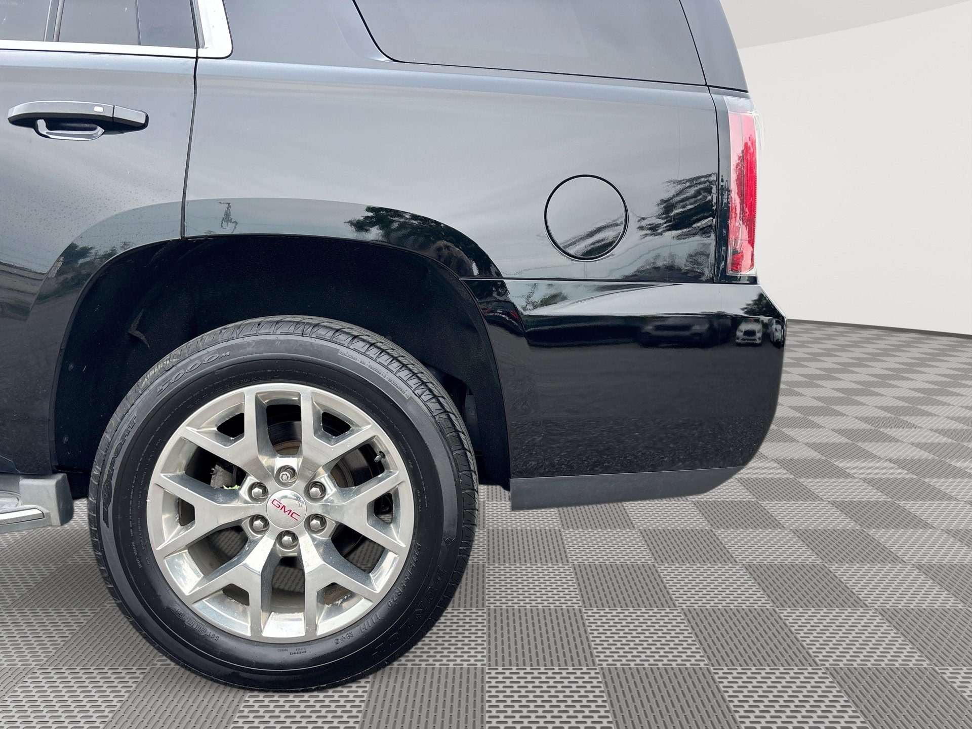 Used 2015 GMC Yukon SLT w/ Open Road Package AWD/4WD image 29