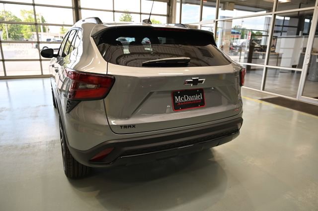 New 2026 Chevrolet Trax RS w/ Driver Confidence Package FWD image 6