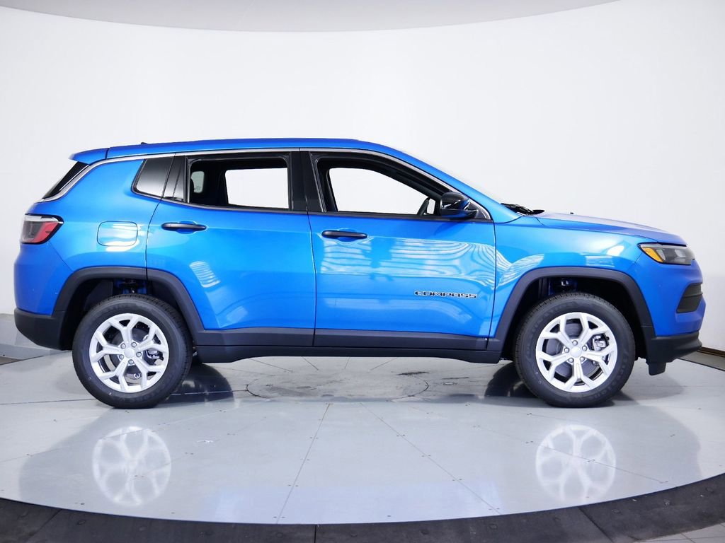 Used 2024 Jeep Compass Sport image 7