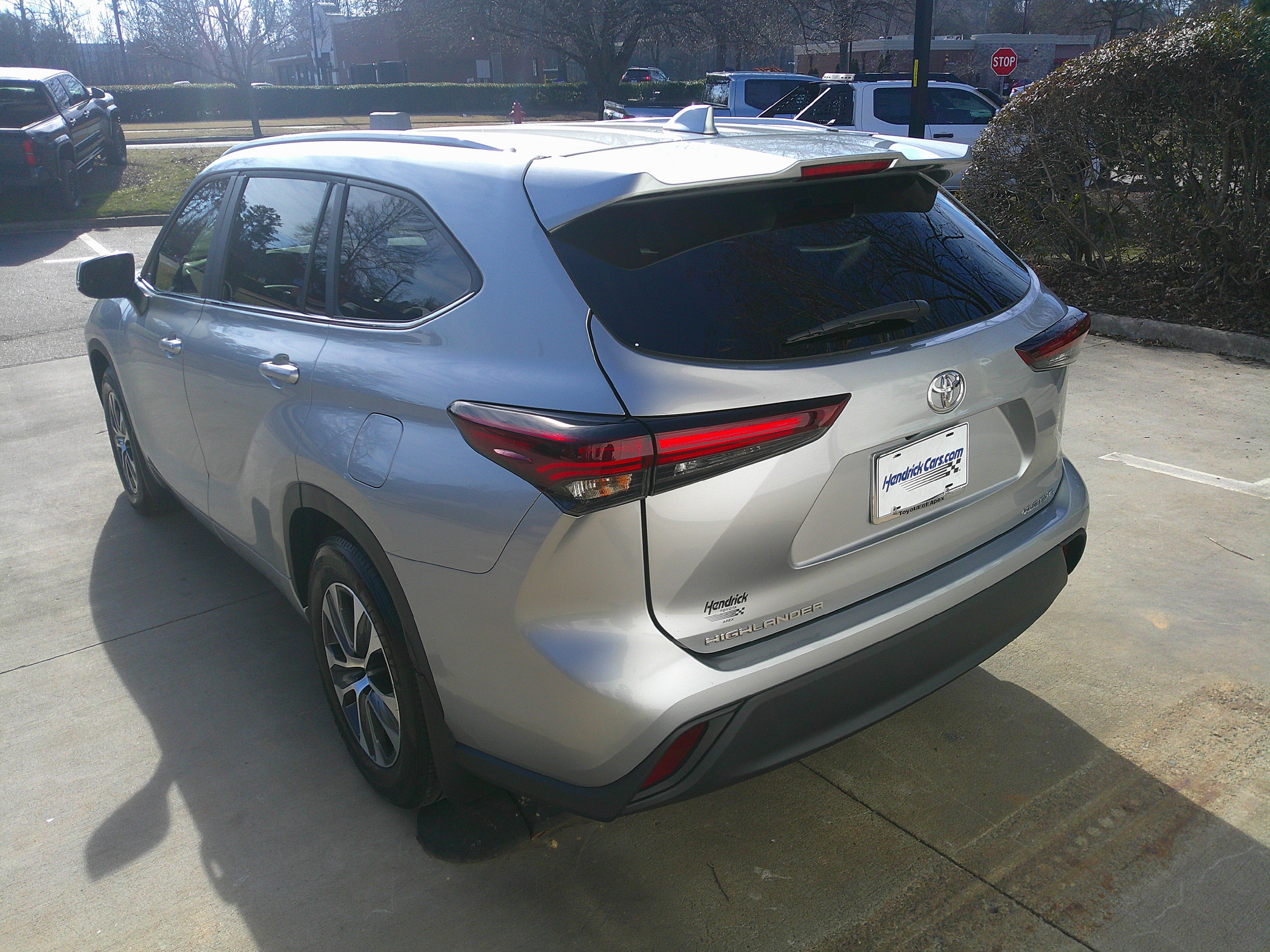 Used 2024 Toyota Highlander XLE image 10