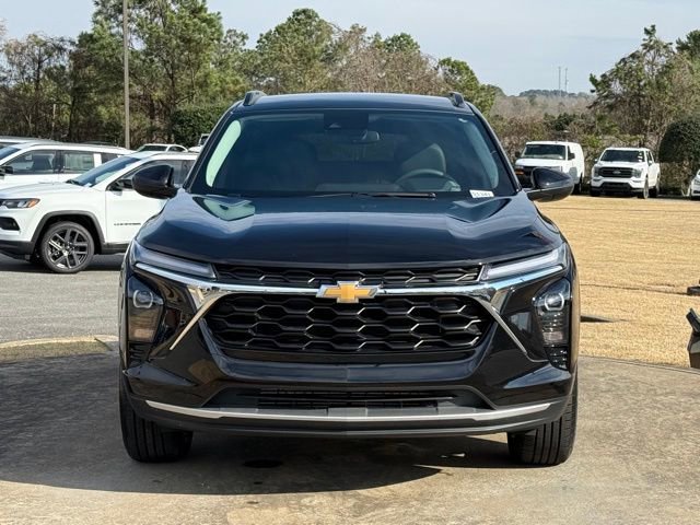 Used 2025 Chevrolet Trax LT FWD image 2