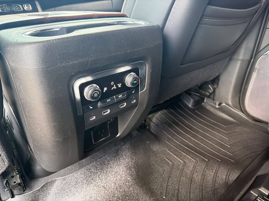 Used 2024 GMC Yukon Denali Ultimate AWD/4WD image 17