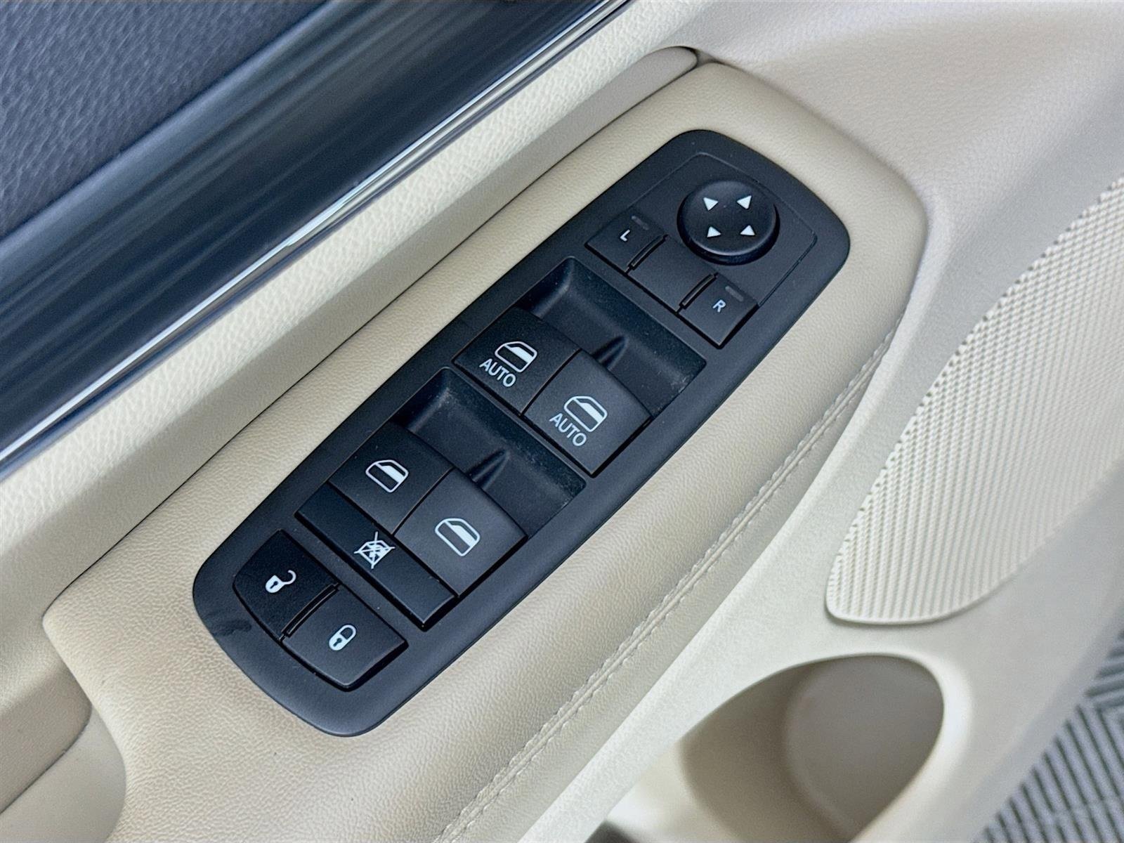 Used 2021 Jeep Grand Cherokee Limited w/ Luxury Group II image 21