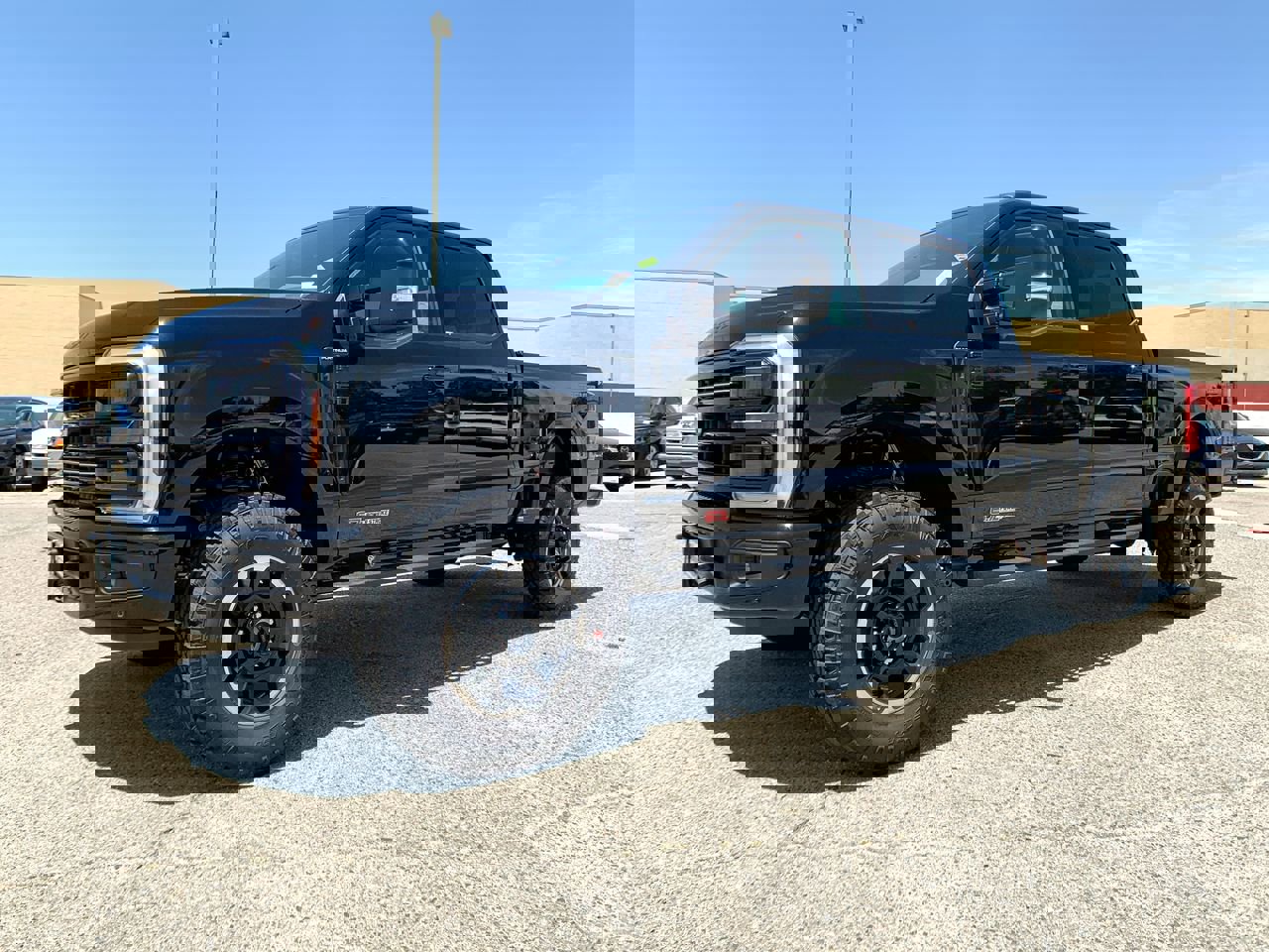 New 2025 Ford F350 Platinum w/ Tremor Off-Road Package