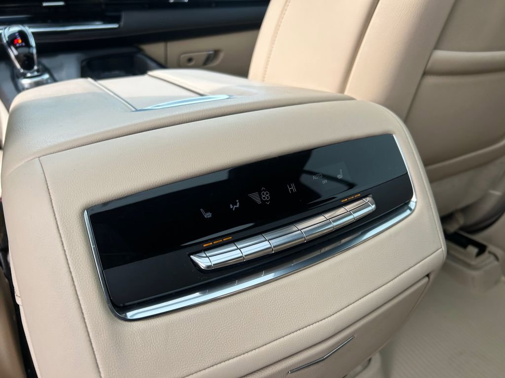Used 2024 Cadillac Escalade Premium Luxury image 36