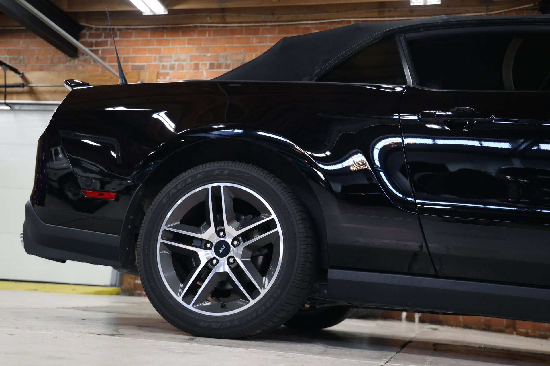 Used 2010 Ford Mustang Shelby GT500 image 34