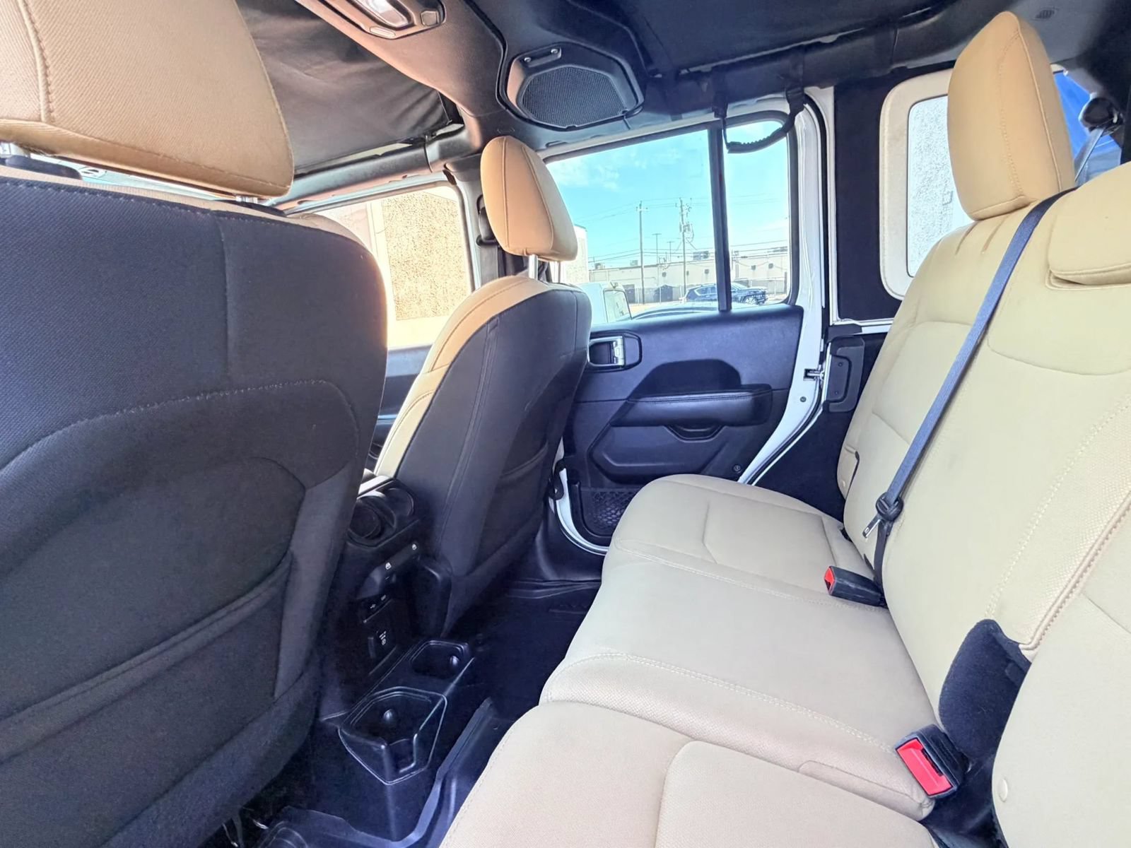 Used 2018 Jeep Wrangler Unlimited Sahara AWD/4WD image 18