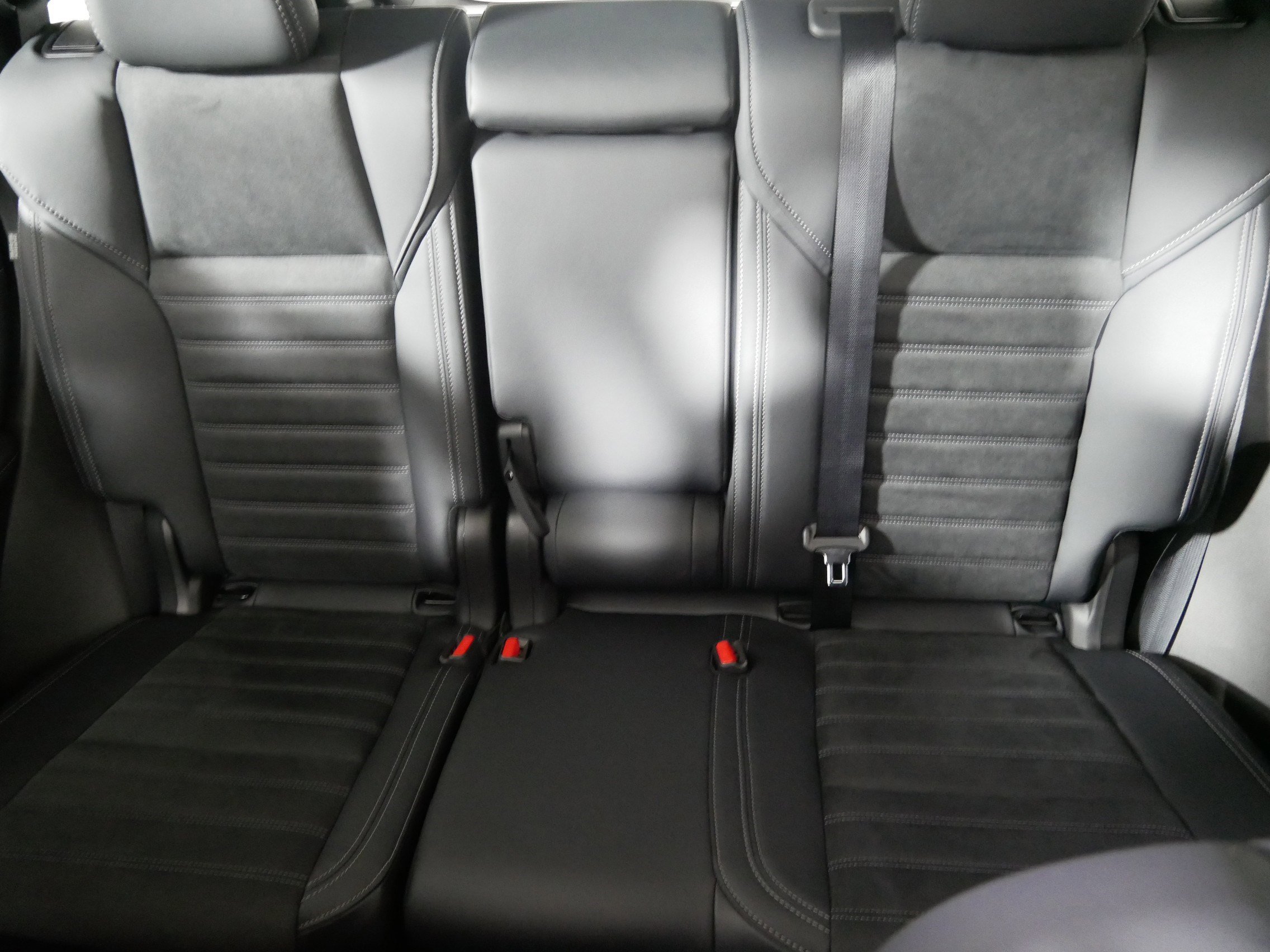 New 2025 Mitsubishi Outlander SE image 3