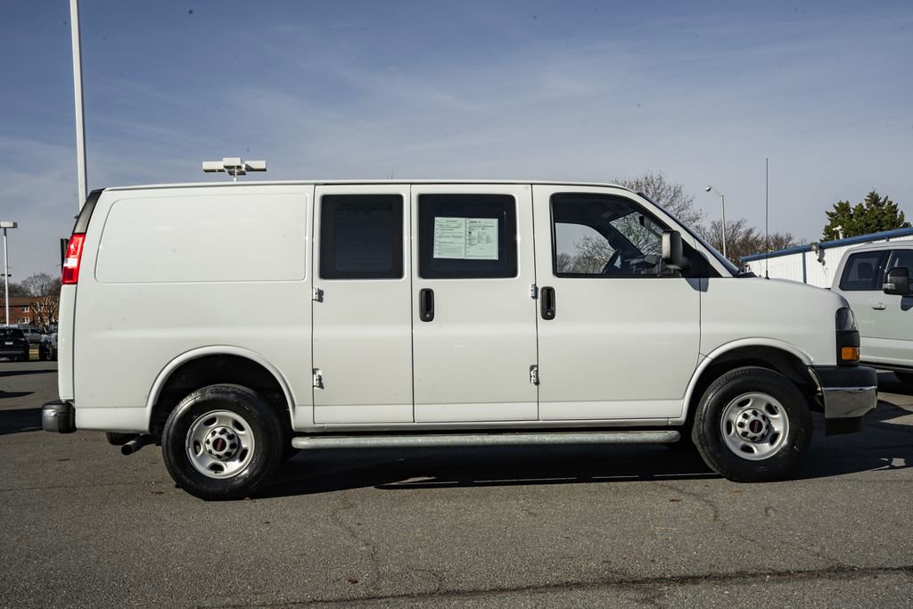 Used 2023 GMC Savana 2500 image 3