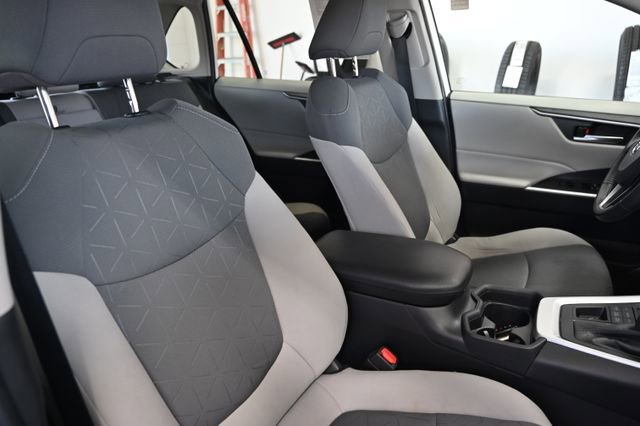 Used 2021 Toyota RAV4 XLE w/ Convenience Package AWD/4WD image 9