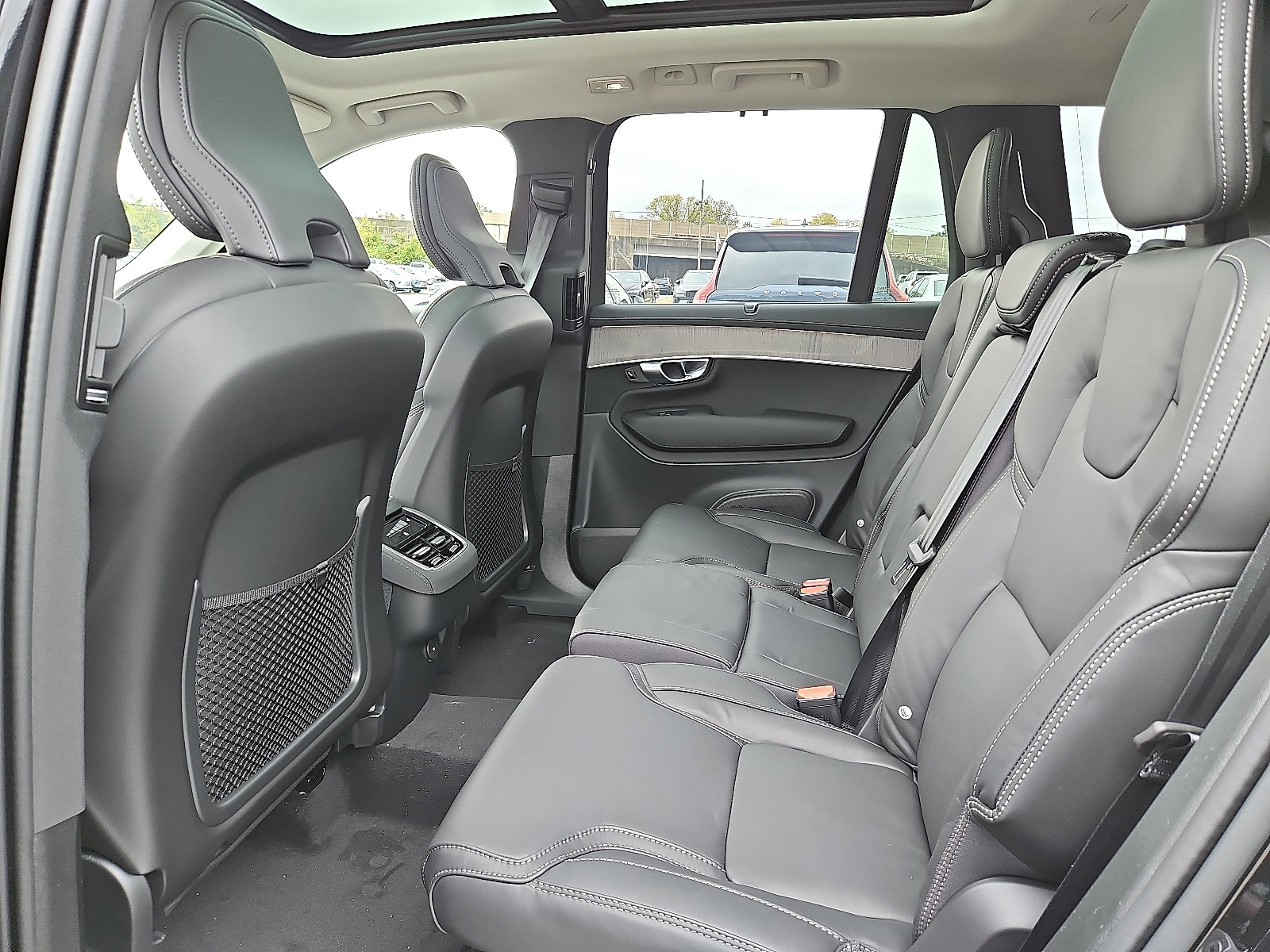 New 2026 Volvo XC90 B6 Ultra image 8