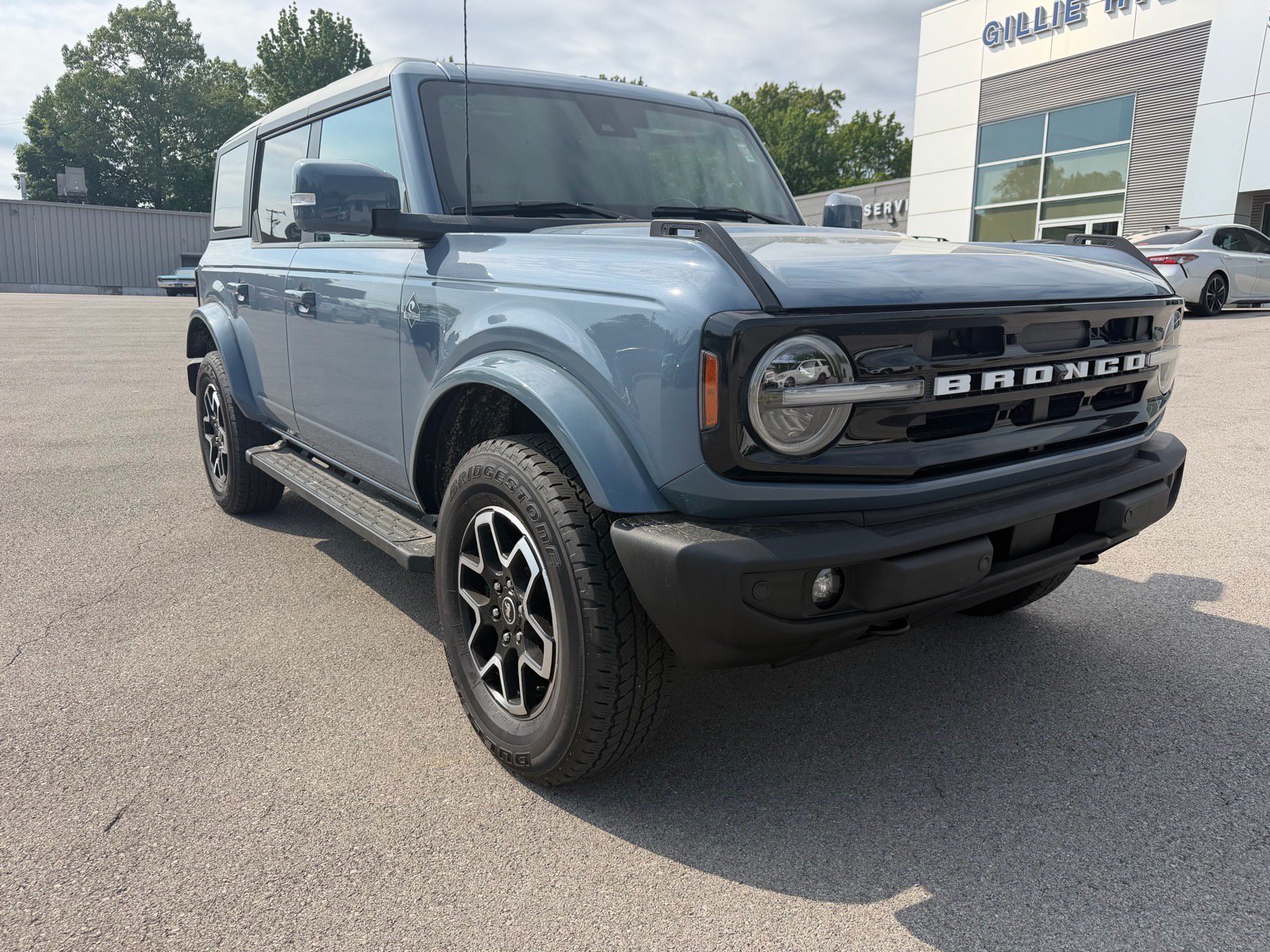 Used 2023 Ford Bronco Outer Banks AWD/4WD image 2