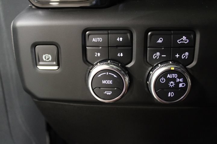 Used 2024 GMC Sierra 1500 AT4 w/ Technology Package AWD/4WD image 40