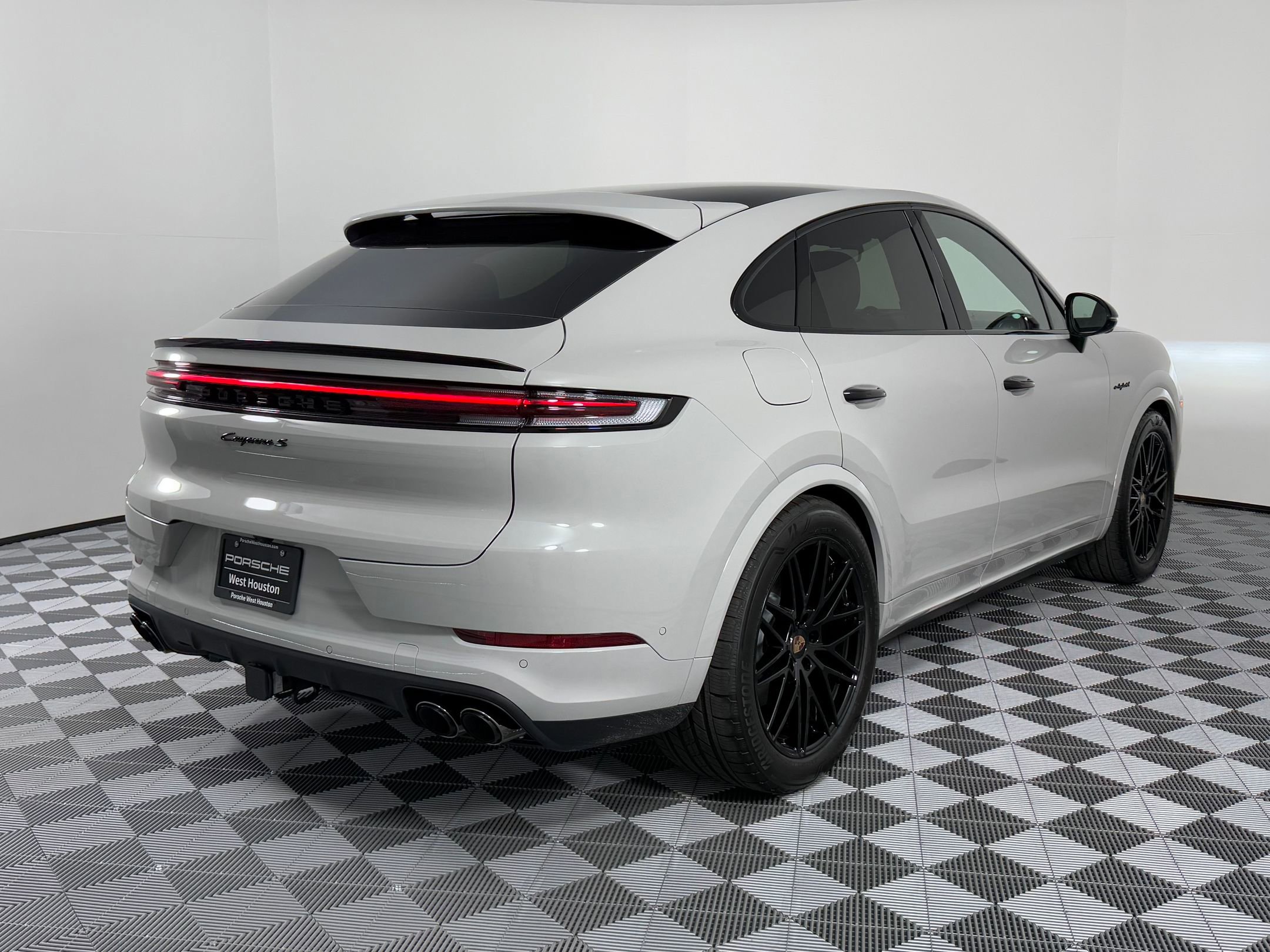 New 2026 Porsche Cayenne S image 9