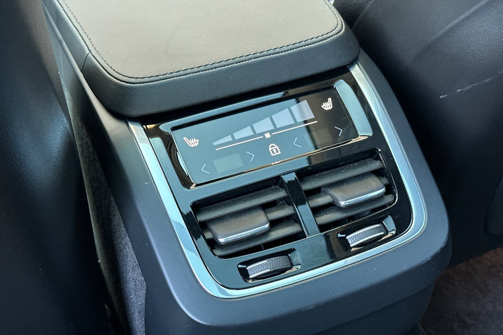 Certified 2023 Volvo XC90 B6 Plus image 14