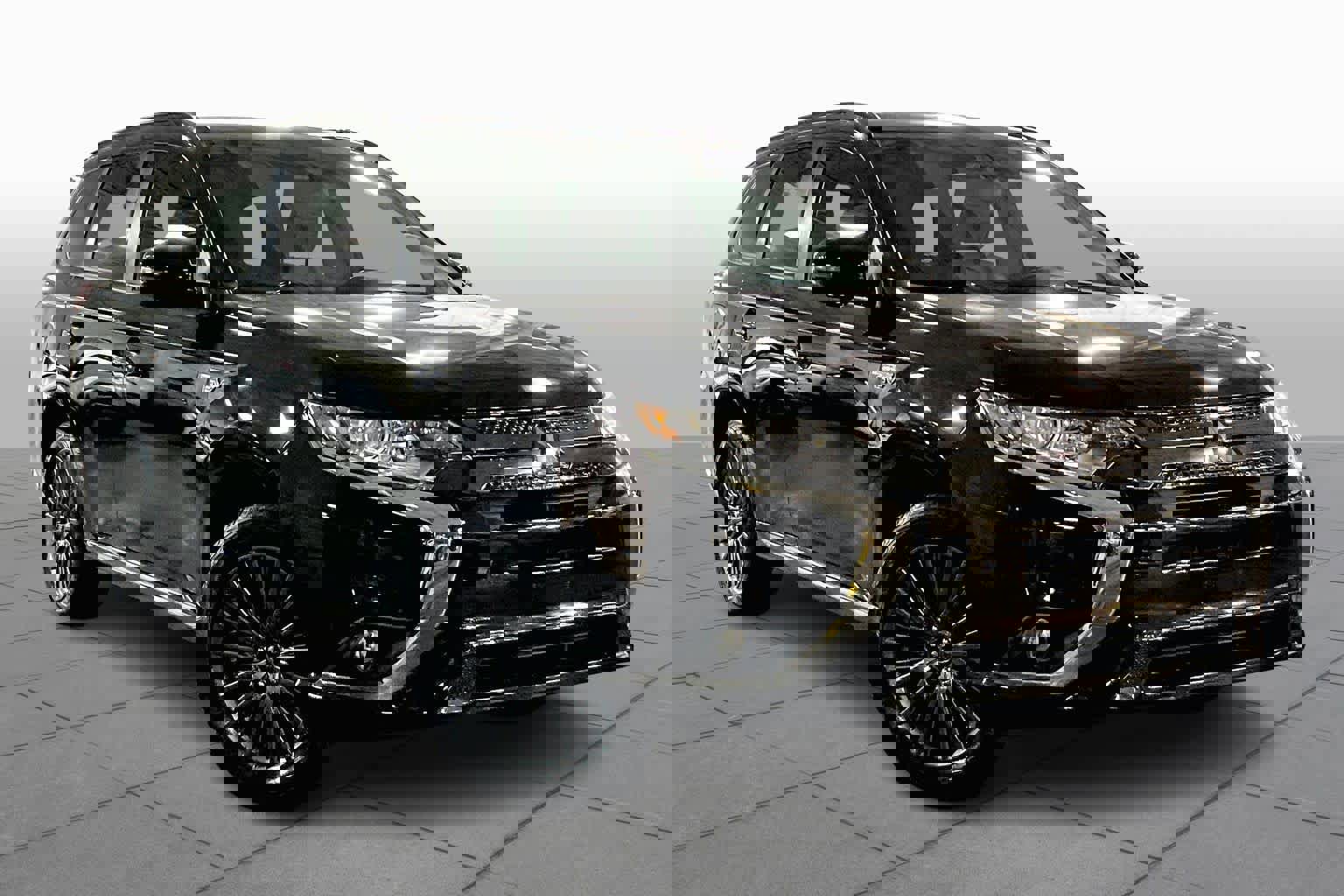 Used 2021 Mitsubishi Outlander LE image 2