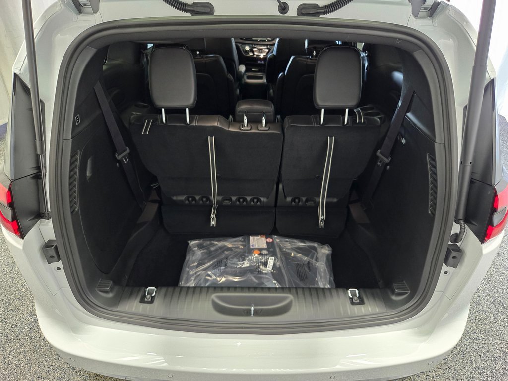 New 2025 Chrysler Pacifica Select image 21