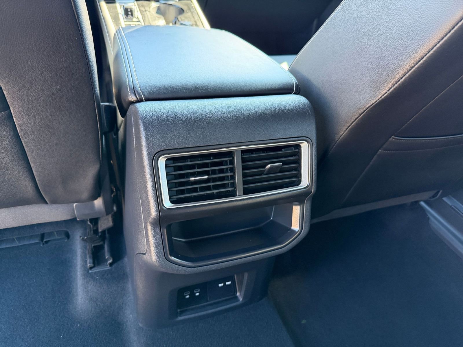 Used 2025 Volkswagen Atlas Cross Sport SE image 24