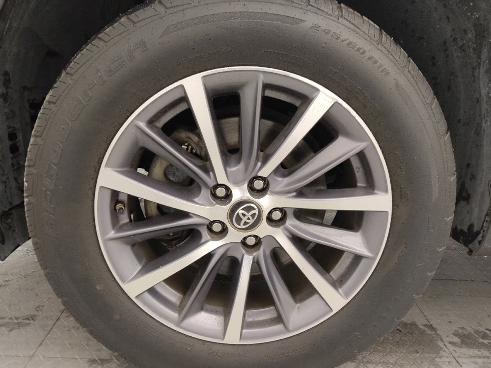 Used 2019 Toyota Highlander XLE FWD image 31