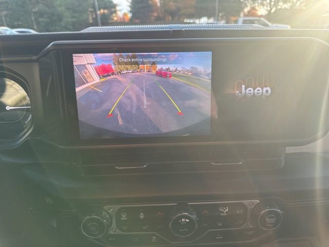 Used 2024 Jeep Wrangler Unlimited Sahara image 20