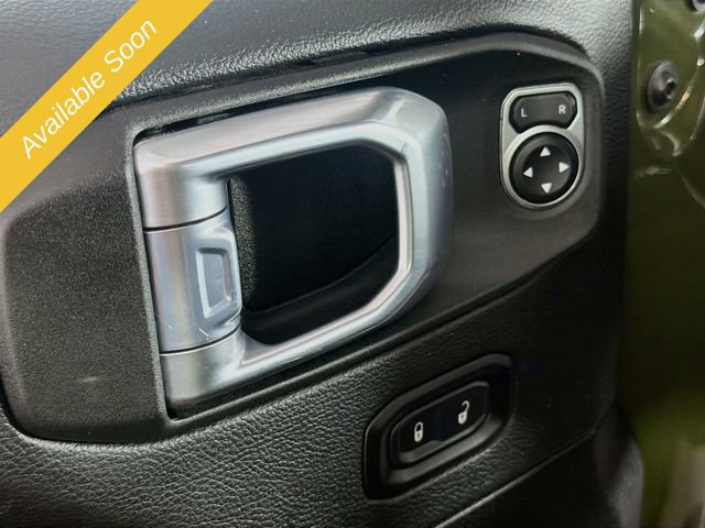 Used 2022 Jeep Gladiator Rubicon w/ Dual Top Group AWD/4WD image 18