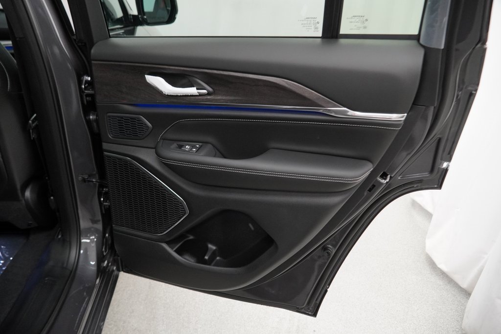 New 2025 Jeep Grand Cherokee Overland w/ Trailer Tow Package image 32